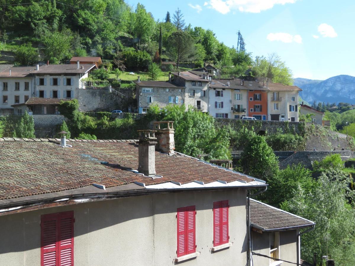 Au Bonheur Suspendu Apartment Pont-en-Royans Luaran gambar