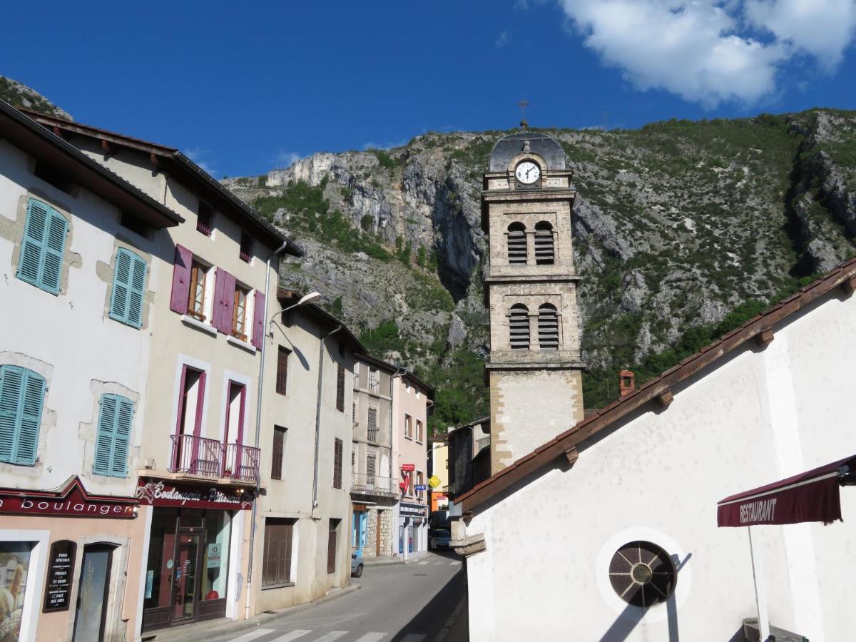 Au Bonheur Suspendu Apartment Pont-en-Royans Luaran gambar