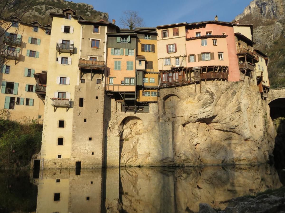 Au Bonheur Suspendu Apartment Pont-en-Royans Luaran gambar