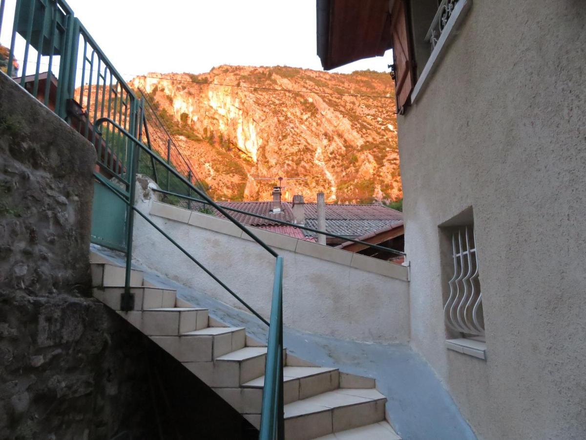 Au Bonheur Suspendu Apartment Pont-en-Royans Luaran gambar