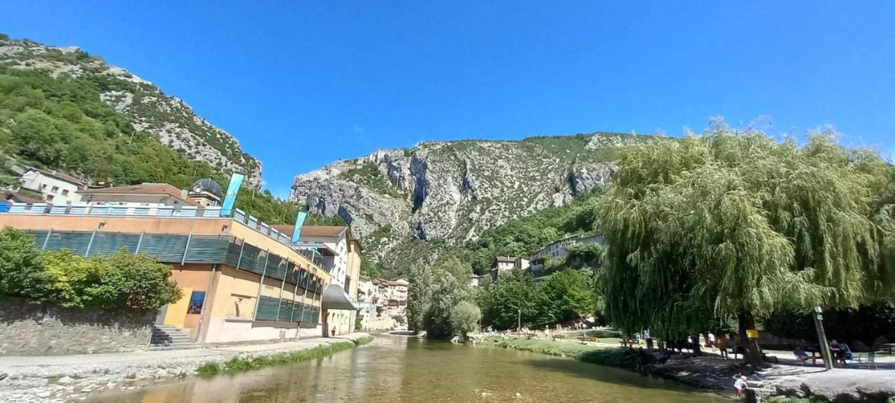Au Bonheur Suspendu Apartment Pont-en-Royans Luaran gambar